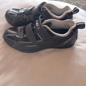 Louis Garneau Womens Size 6 Black and Pink Cycling Shoes For Spin Class Cycle